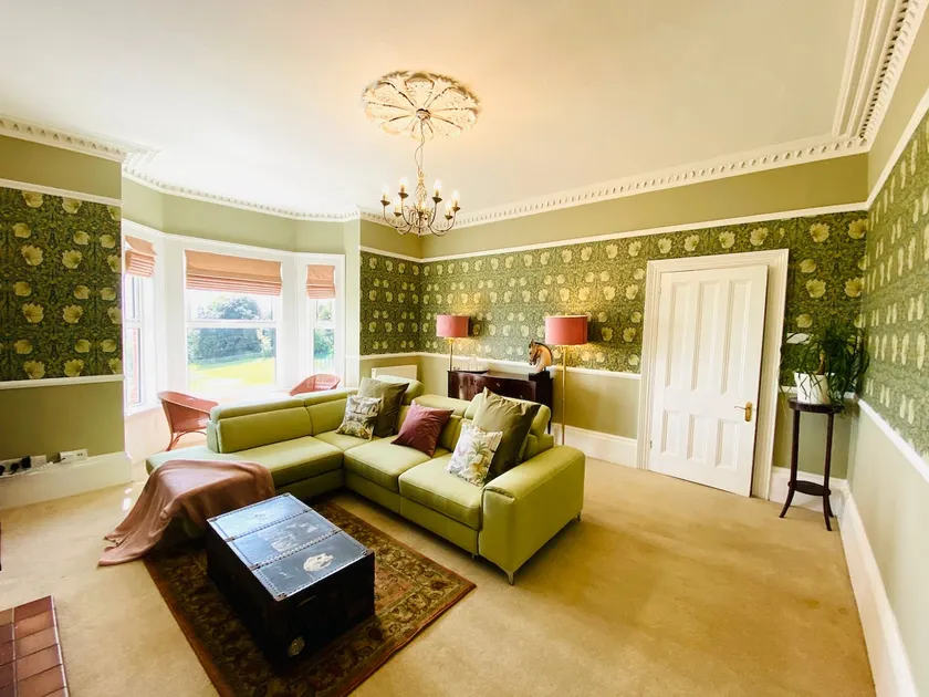Clarendon View, Historic Apartment with Sea Views - Image 1