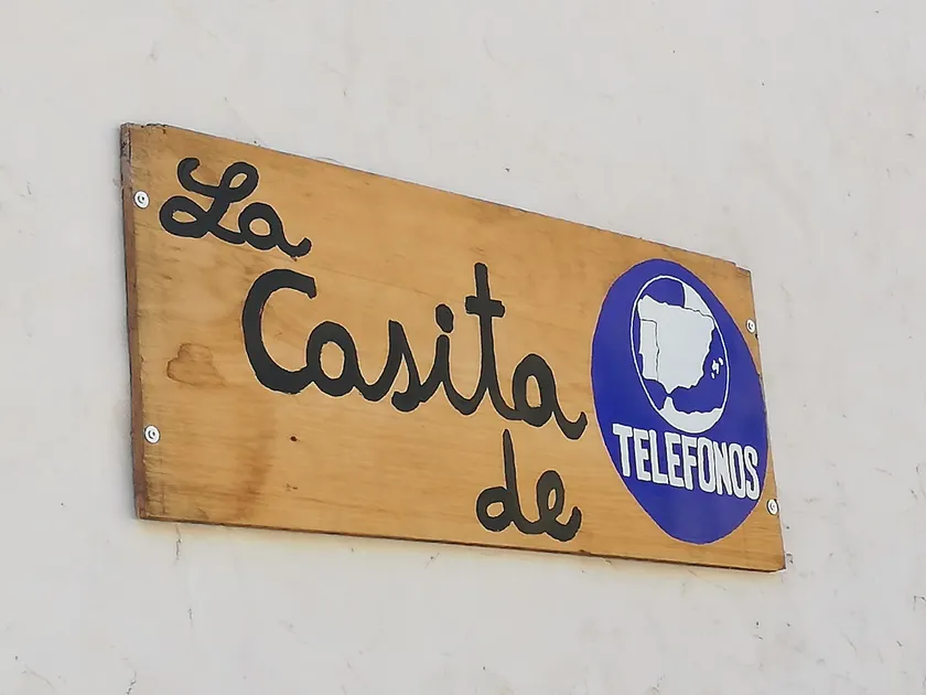 The little house of phones, disconnect and enjoy - Image 1