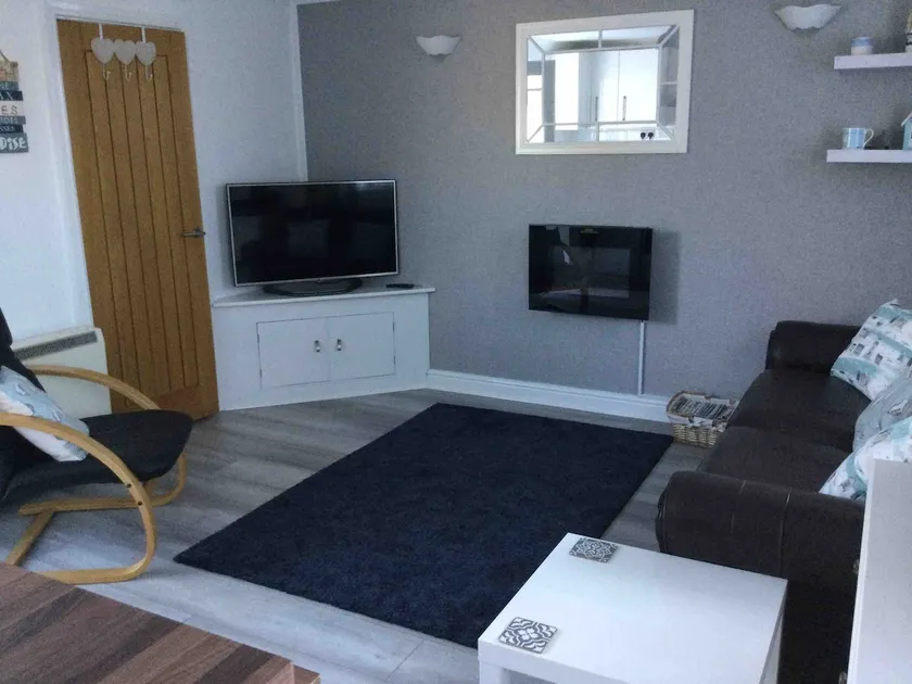 Courtyard Annexe self contained near town centre - Image 1
