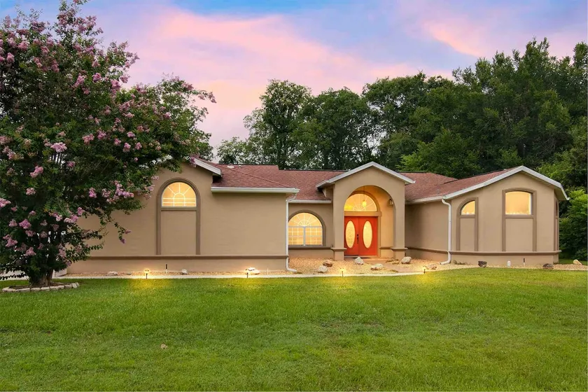Elegant Ocala Oasis w/Pool: Unwind in Luxury - Image 1