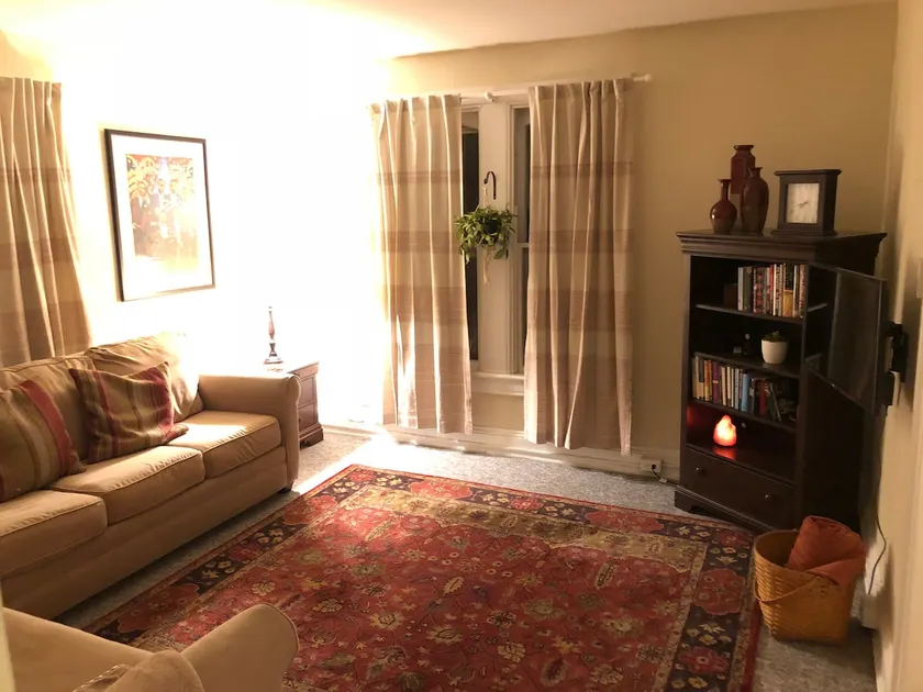 Cozy One Bedroom Apartment - Image 1