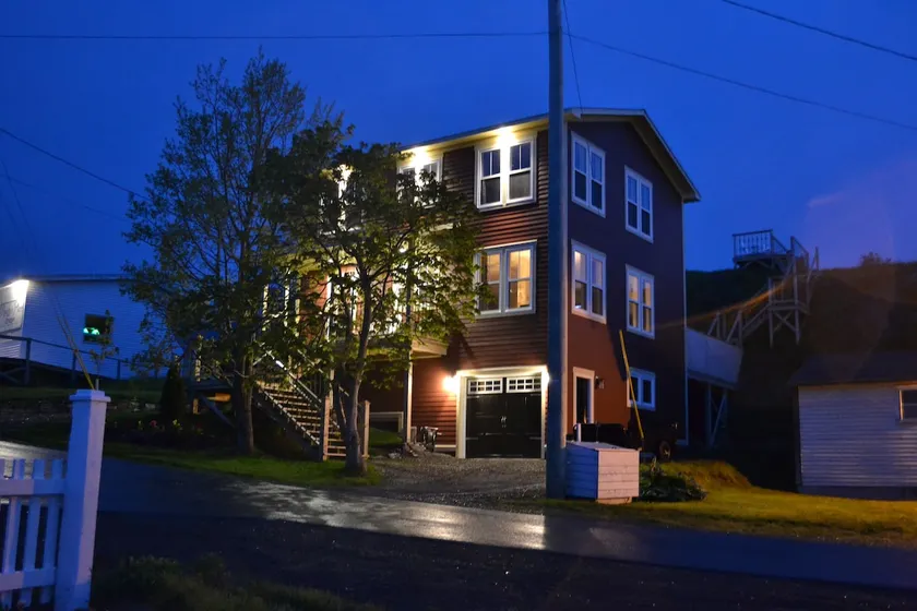 The Crows Nest - Top Guest Rated Luxury Vacation Home in the Heart of Trinity! - Image 1