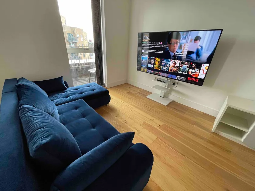 Luxury Top Floor Penthouse Apartment near Heathrow - Image 1
