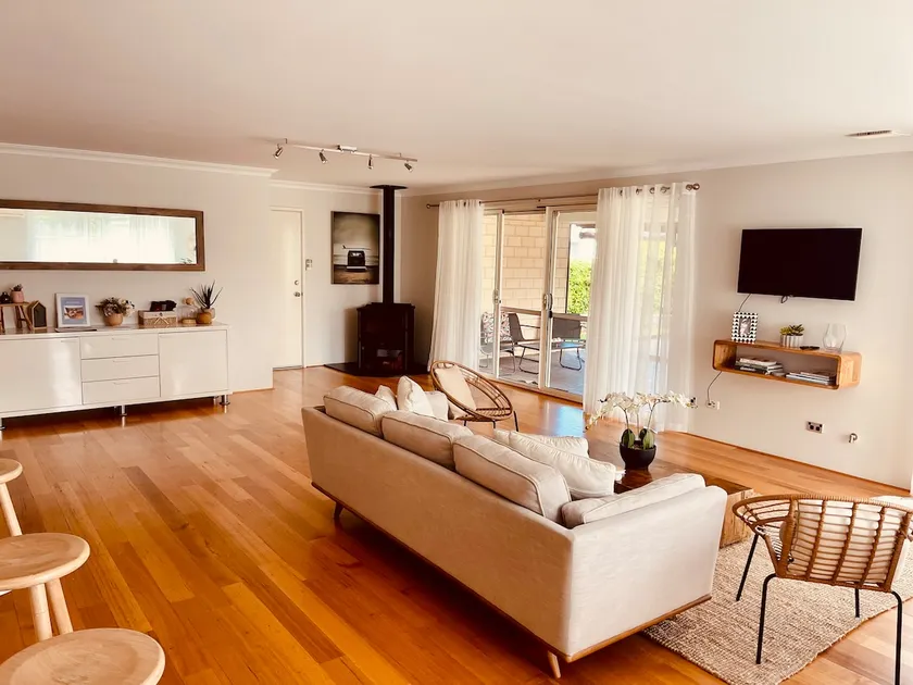The Handbrake | 5BR Retreat | Fireplace & Alfresco - Image 1