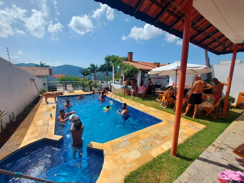 Country House in the City with Swimming Pool and Barbecue Area - Image 1