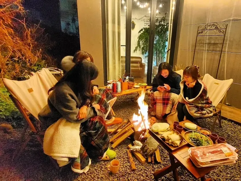 [Camping Emotional Accommodation]: Bonfire BBQ + Camping Zone + Beam Movie Room + Antique Dining Room - Image 1