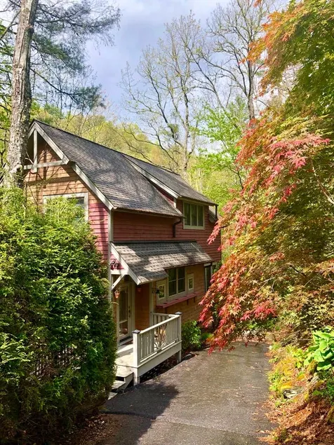 Cozy North Carolina Mountain Home - Image 1