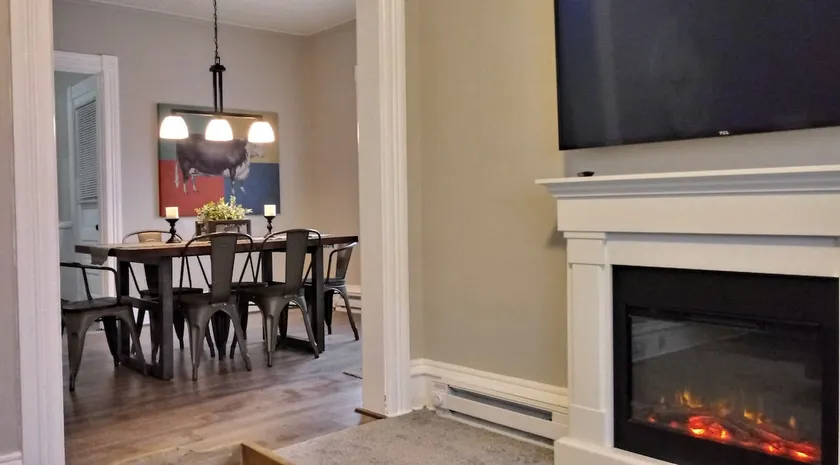Cozy air-conditioned farm inspired townhome - Image 1