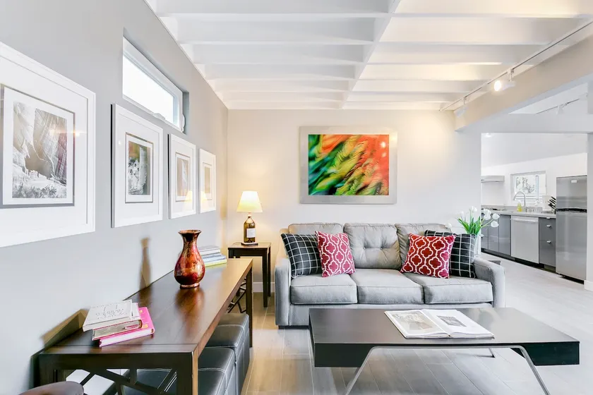 Romantic Guesthouse with a Private Yard in Westwood - Image 1