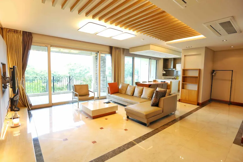 Hanrim-eup Quiet Vacation Resort > Wide Living Room > 60 sqm Room 3 + Toilet 3 > Healing Jeju Trip - Image 1