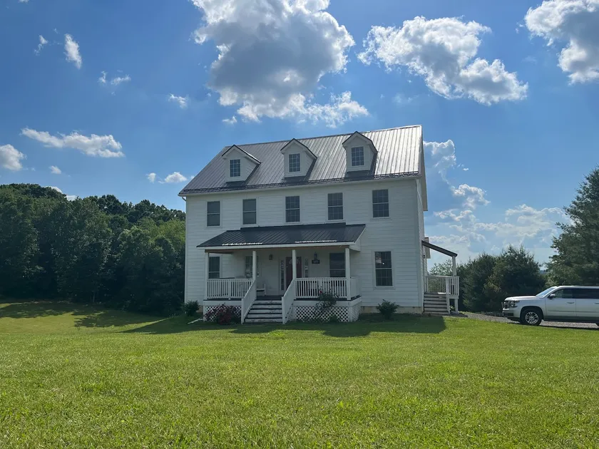 Farmhouse with view, 5 bed/3 bath. Free parking! - Image 1
