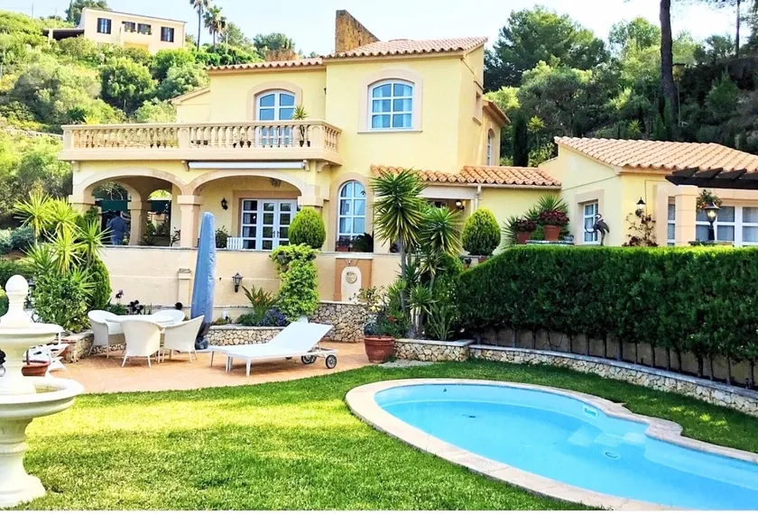 Casa Amarilla - Image 1