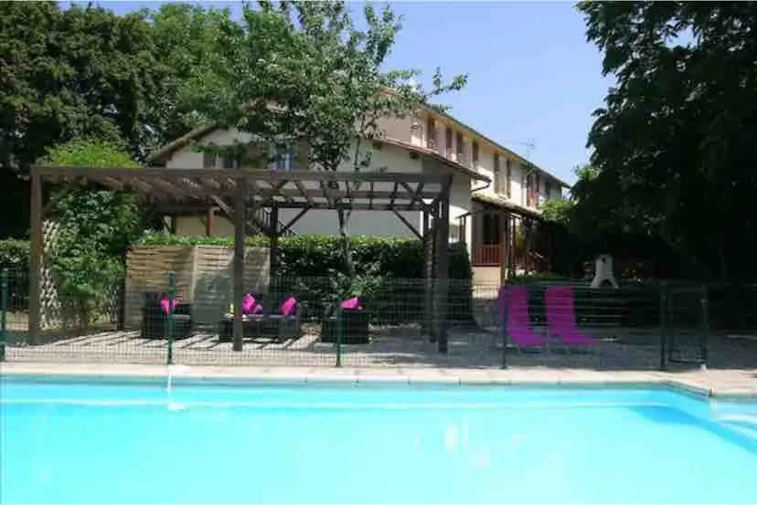 Les Roseries Boutique Cottage - Image 1