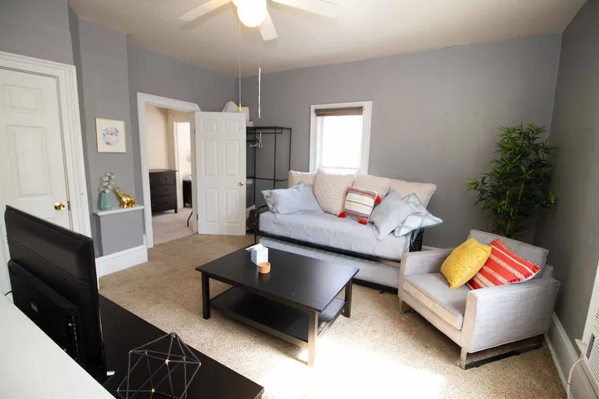Small apartment, close to everything. - Image 1