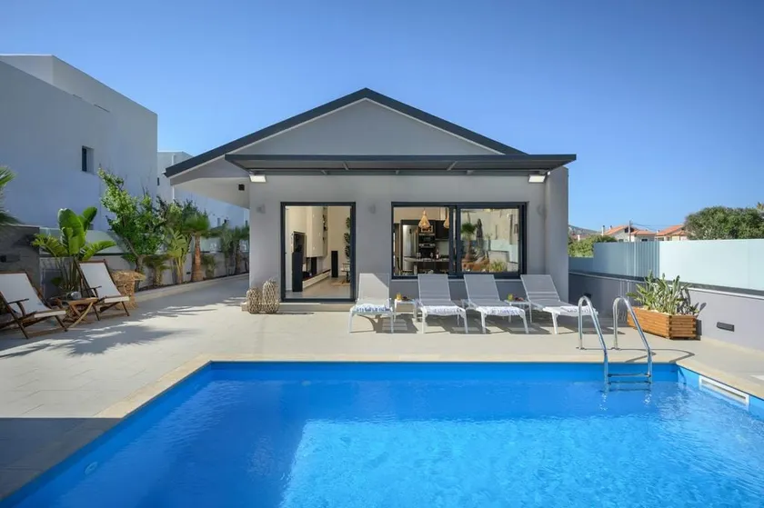 Sun Ray Beach Life Villa - Image 1
