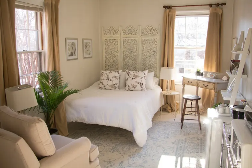 Charming West End Hideaway. Private Parking - Image 1