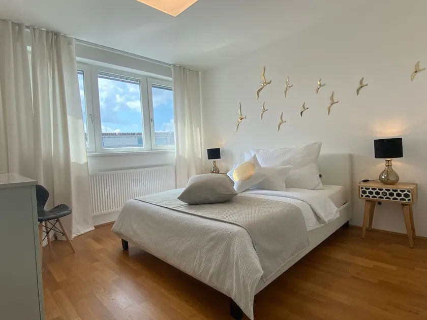 Design penthouse between main train station and the city center - Image 1