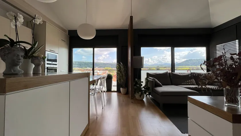 Design penthouse with terrace in the center of Olot - Image 1