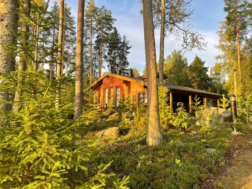 House next to the lake 2 - Image 1