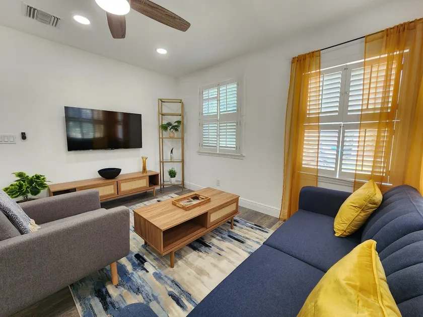 Historical SodoHouse DT near hospitals - Sleeps 11 - Image 1