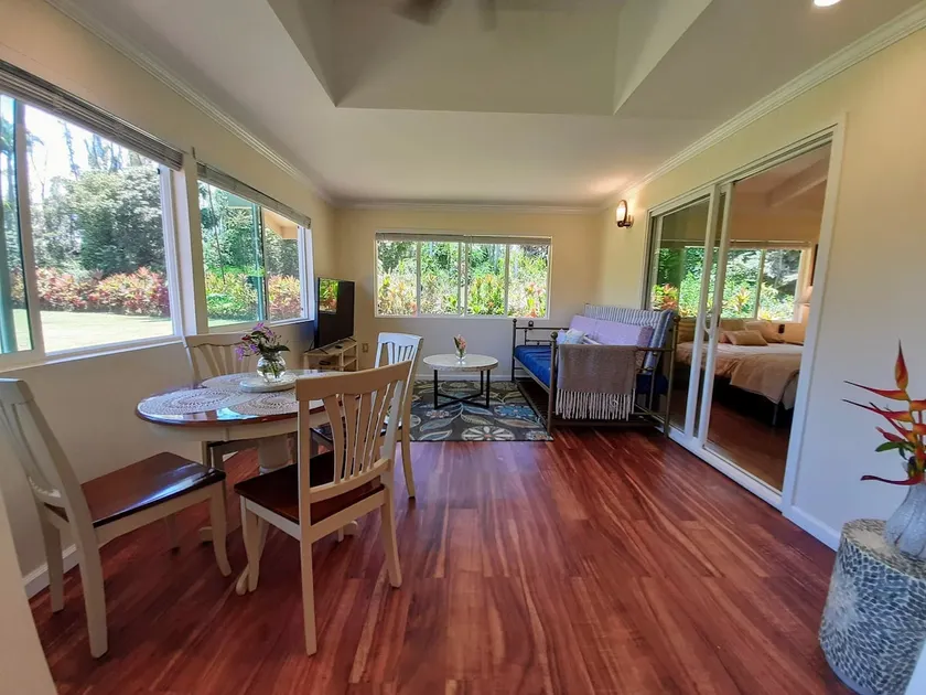 Leilani House - Private Guest Suite ”Cha-Cha Room” - Image 1