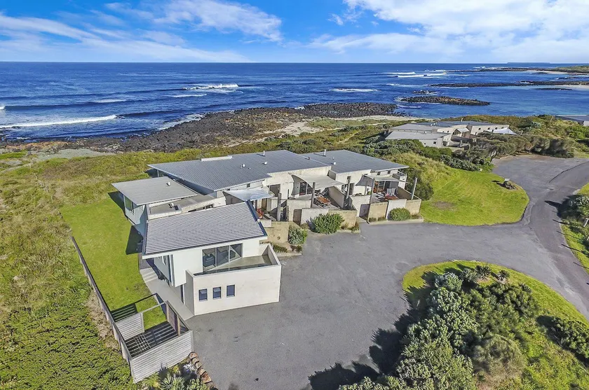 Hearns Beachside Villa 1 - Image 1