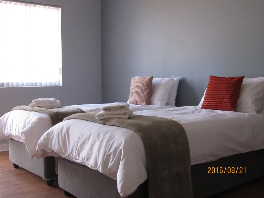 Comfortable in Aus - Room 5 - Image 1