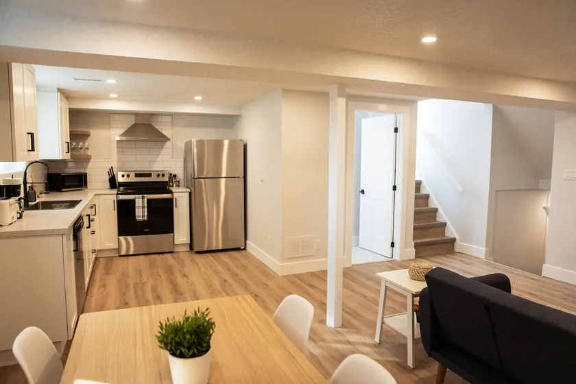 Modern 2BR Apt • Forest Heights • Near DT & Uni - Image 1