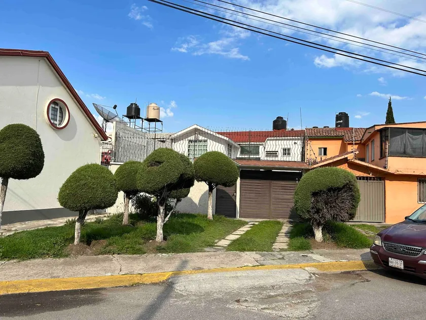Large House With Garage Excellent Location Metepec - Image 1