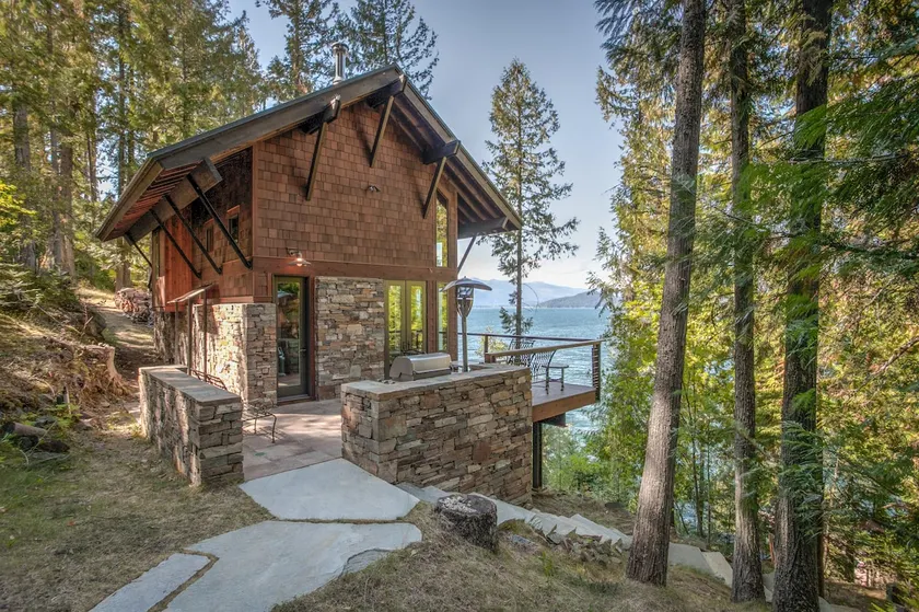 Romantic Four Season Retreat Private Lakefront Gem - Image 1