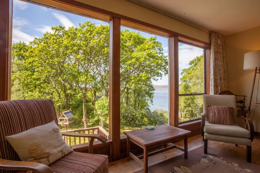 Charming House with Private Grounds & Sea Views - Image 1