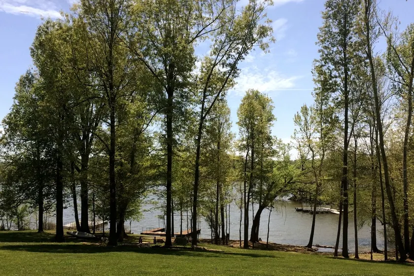 Country Charm Luxury Waterfront Apartment w/ Dock - Image 1