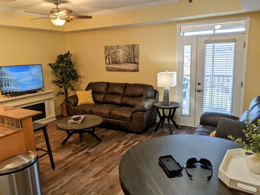 1 Bedroom Riverfront Condo in Perfect Location - Image 1