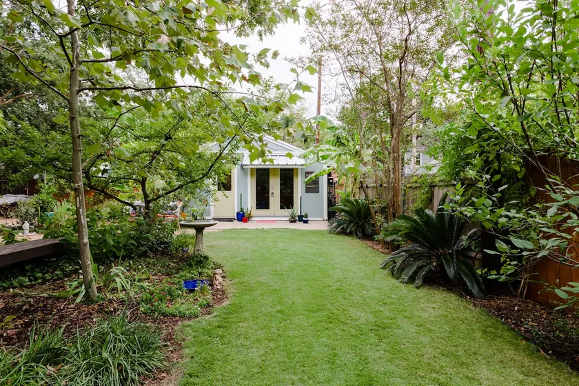 Gardenside Guesthouse in Historic Hyde Park - Image 1