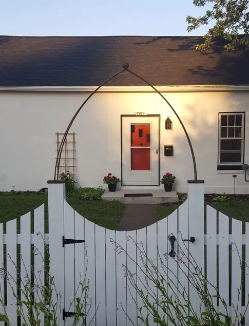 The Gate House - Image 1