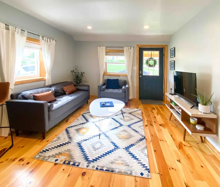 1 Mile to Campus - private - cozy - entire home - Image 1