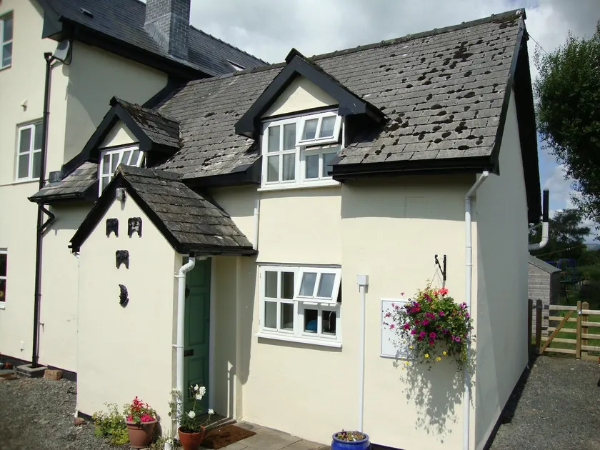 Cosy rural cottage in mid Wales - Image 1