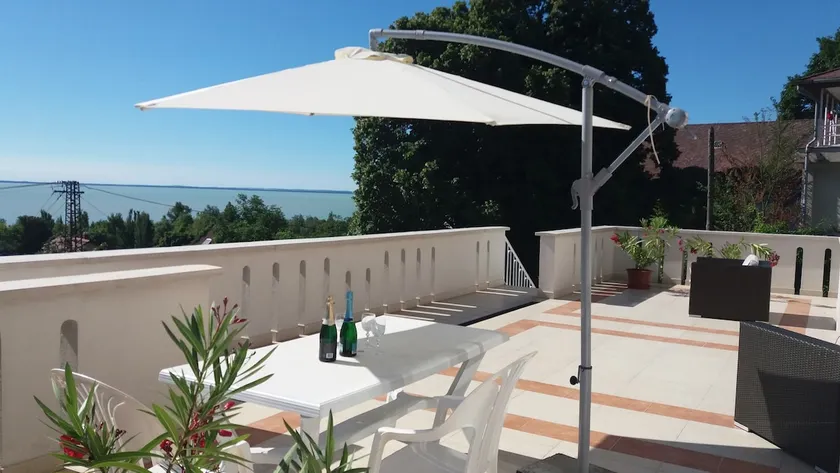 Csikász mansion apartment - terrace with view - Image 1