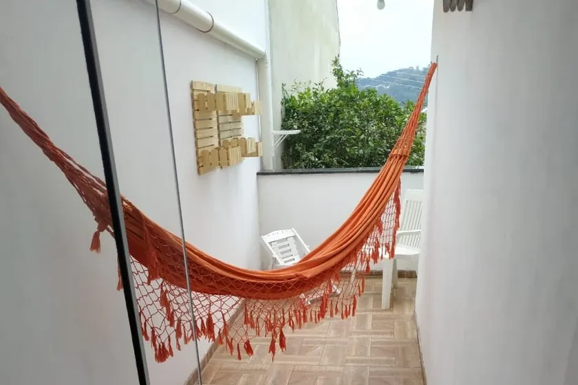 JULIA'S APT 3 - Image 1