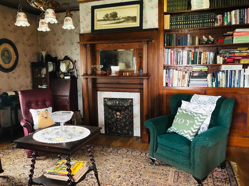 Granny Chic Home. UD area. No cleaning fee. Unique - Image 1