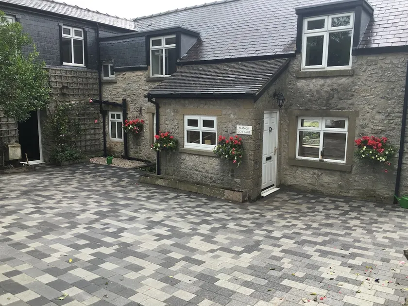 Manor Cottage - Image 1