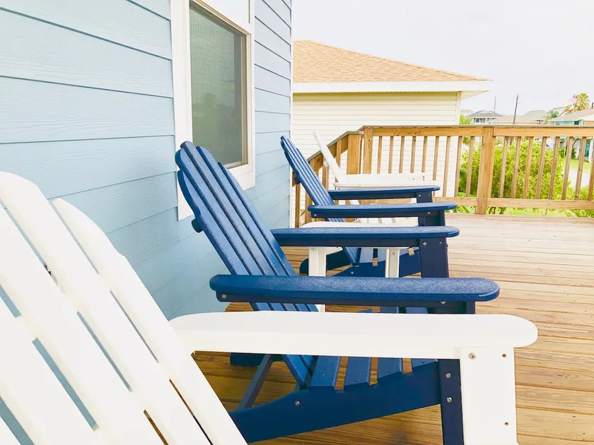 Blue Crush, Your Getaway Stay by The Sea and Bay - Image 1