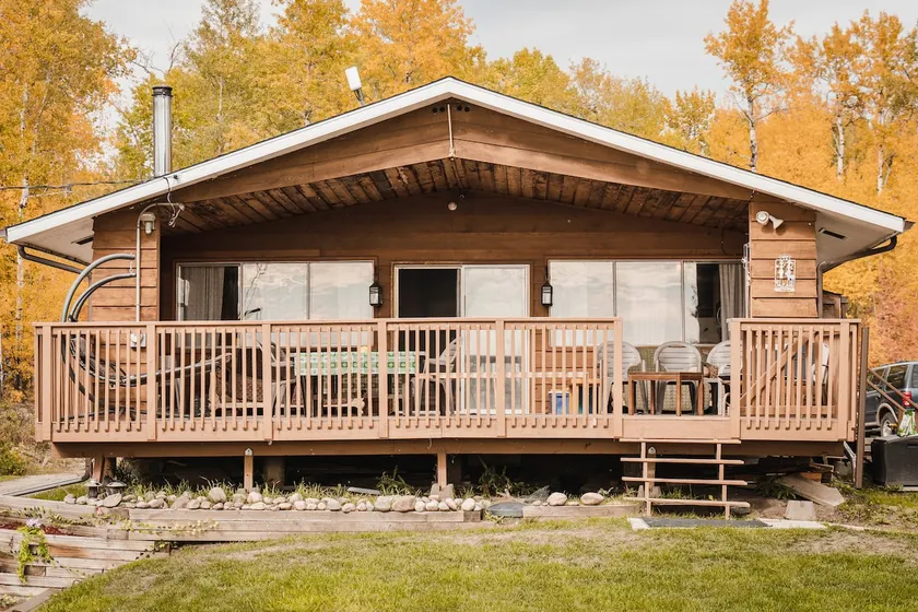 Cozy lake Cottage - Image 1