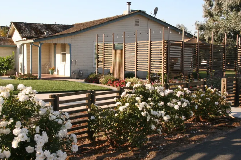 ”Garden Faire Cottage” Visit Lodi Wineries - Image 1