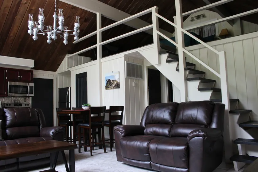Chalet Lake House on Eufaula Lake - Image 1