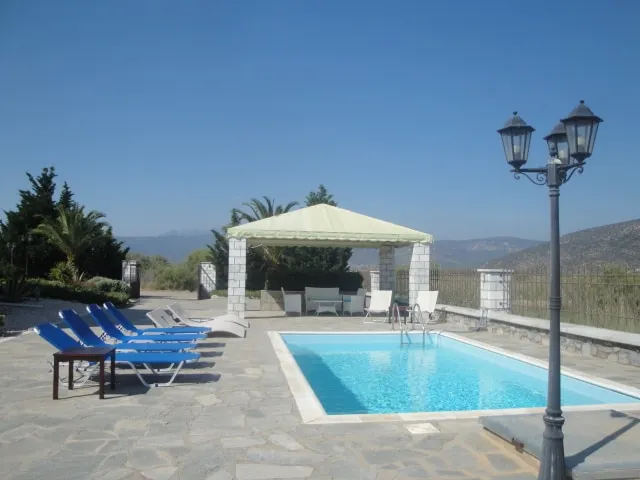 Villa on the Sea - Image 1