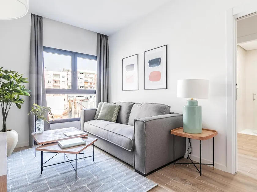 GYA - Spacious & Elegant in Salamanca Neighborhood - Image 1