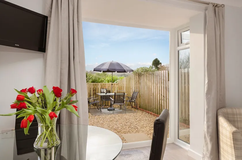 Sunny Newton Ferrers home with private garden. - Image 1
