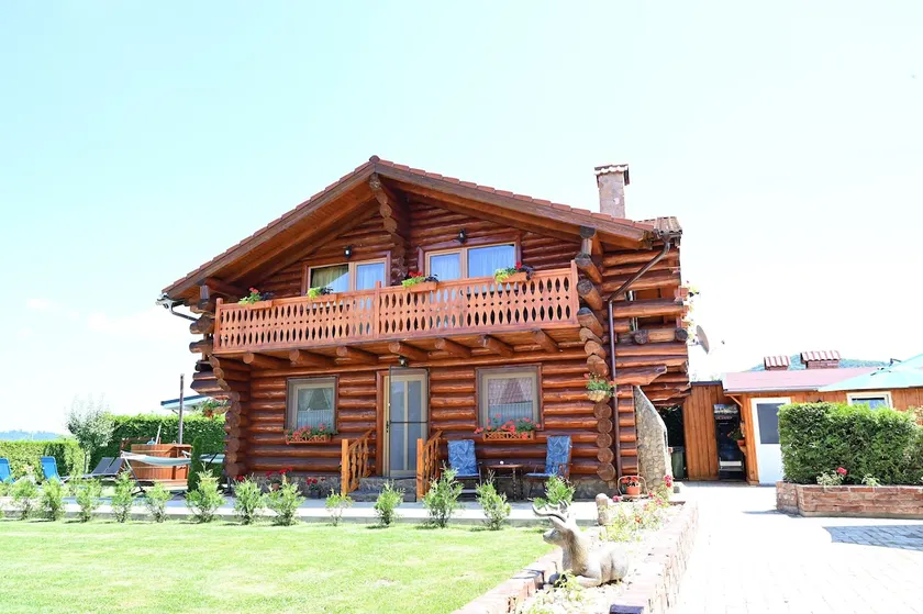Casa de Lemn - Image 1