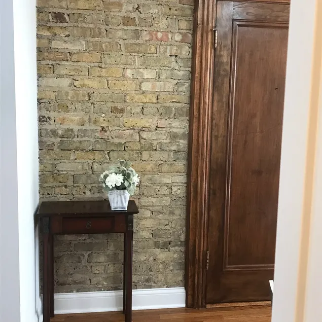 Entire city Apartment with free street parking - Image 1